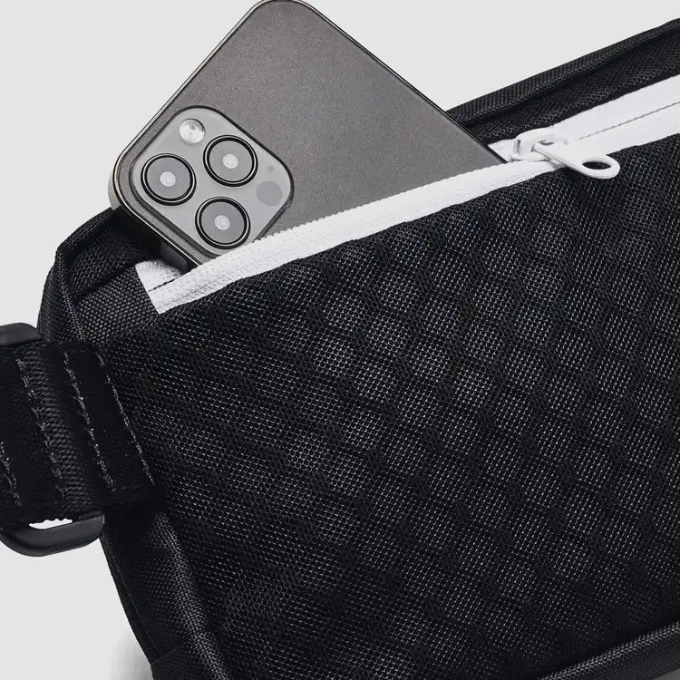 .Under Armour Loudon Xbody Waist Bag - Black/White - (1378418-001) - F