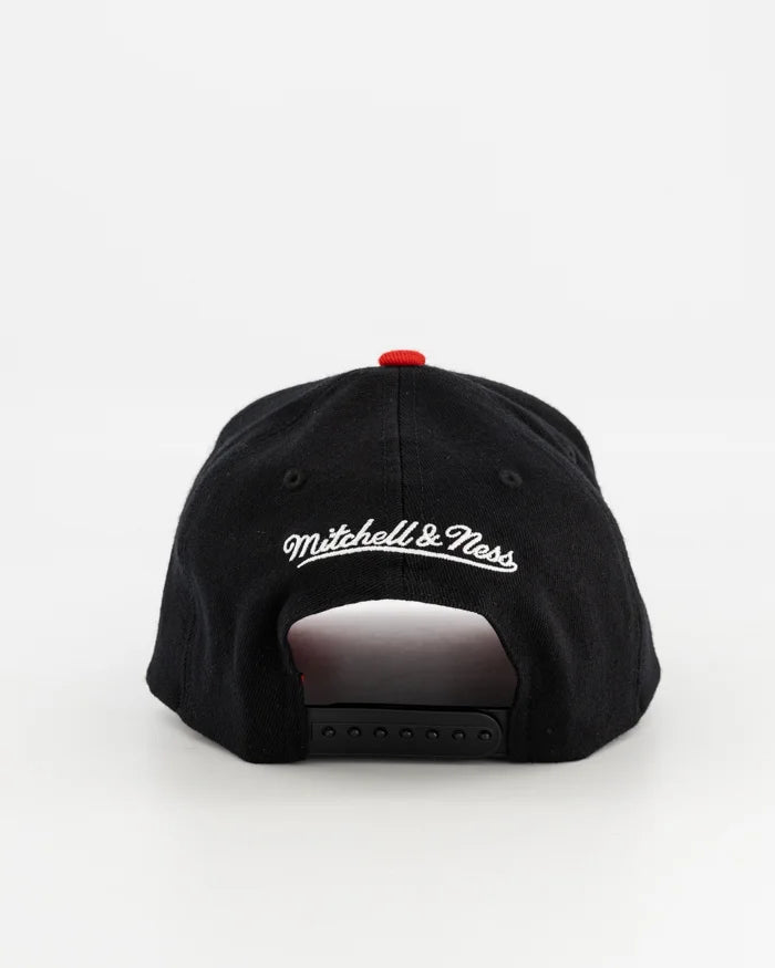 .MITCHELL & NESS NBA Chicago Bulls Interlocked Crown Snapback Cap - RED/BLACK - ( MNCG22351 ) - MNB18
