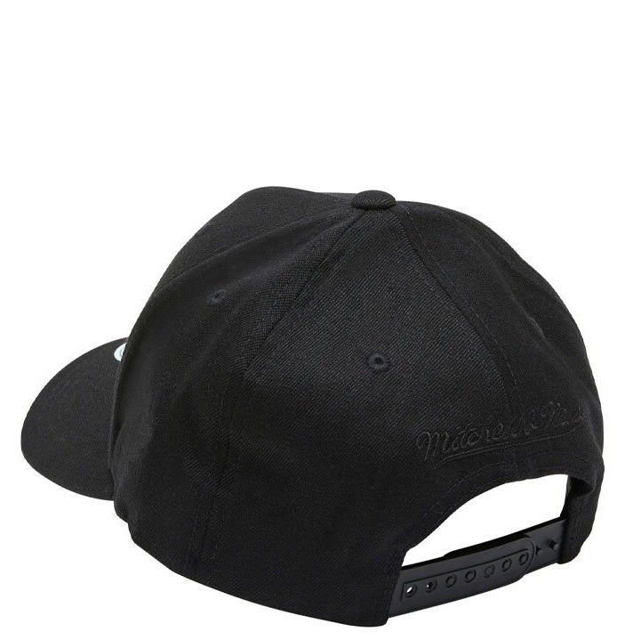 .MITCHELL & NESS BULLS TM LOGO REDLINE SNAPBACK BLACK MONO - (MNCG20105) - MNB6