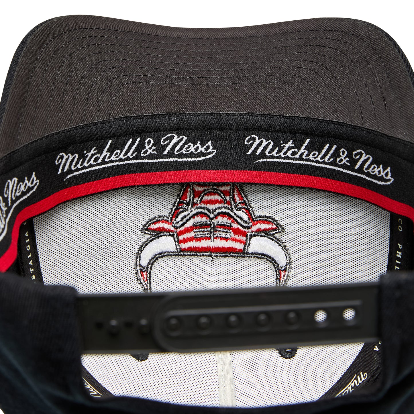 .Mitchell & Ness Chicago Bulls Classic Red Stretch - Black/Red - (CBUBLCK) - MNB10