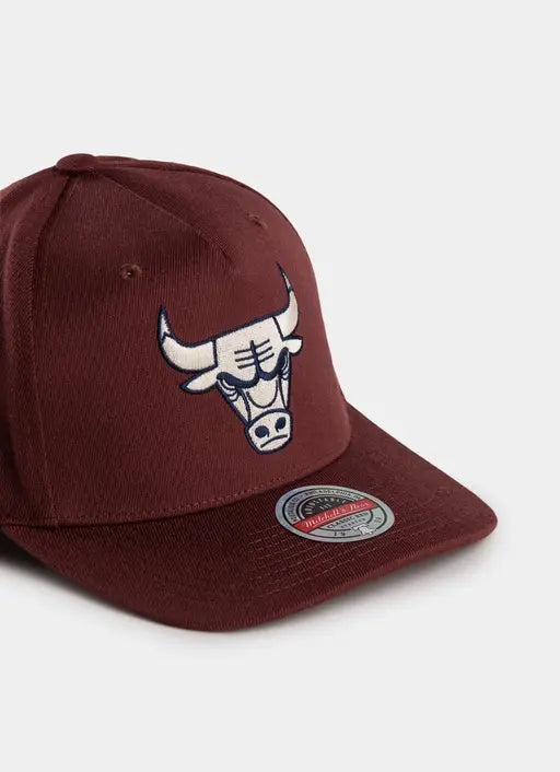 .Mitchell & Ness NBA Chicago Bulls Off Court Classic Snapback Cap - BROWN - ( MNCG21304 ) - MNB11