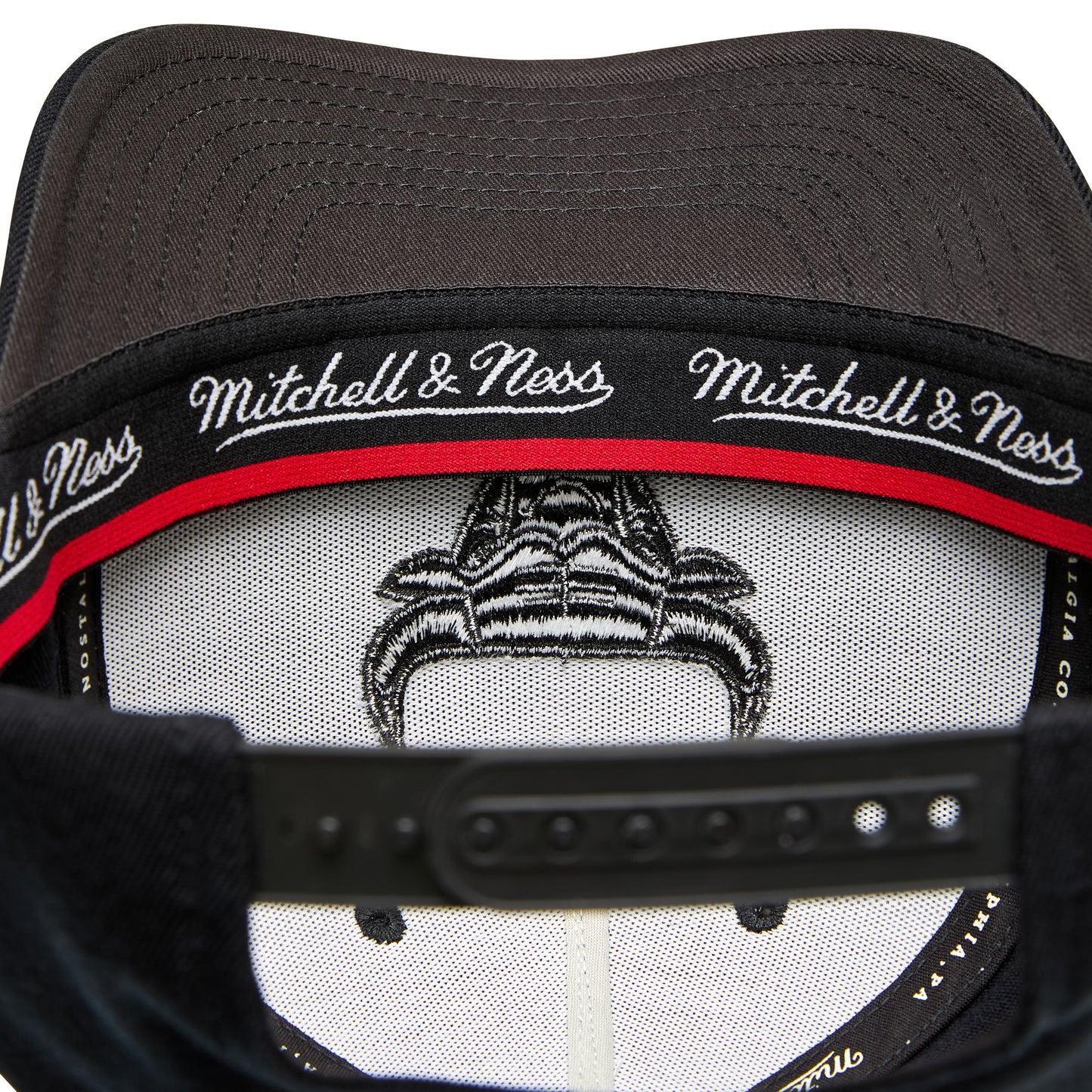 .MITCHELL & NESS BULLS TM LOGO REDLINE SNAPBACK BLACK MONO - (MNCG20105) - MNB6