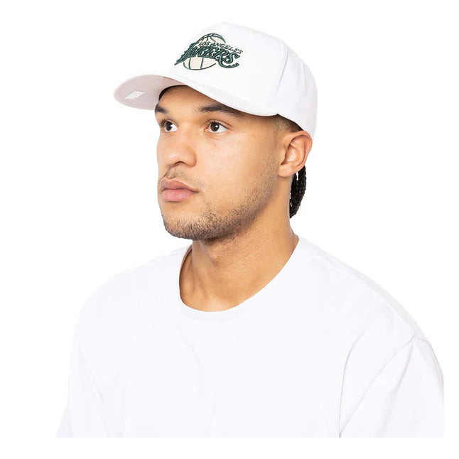 .MITCHELL & NESS CLASSIC  LAKERS SNAPBACK - WHITE/GREEN - ( MNLL22011 ) - MNLK13