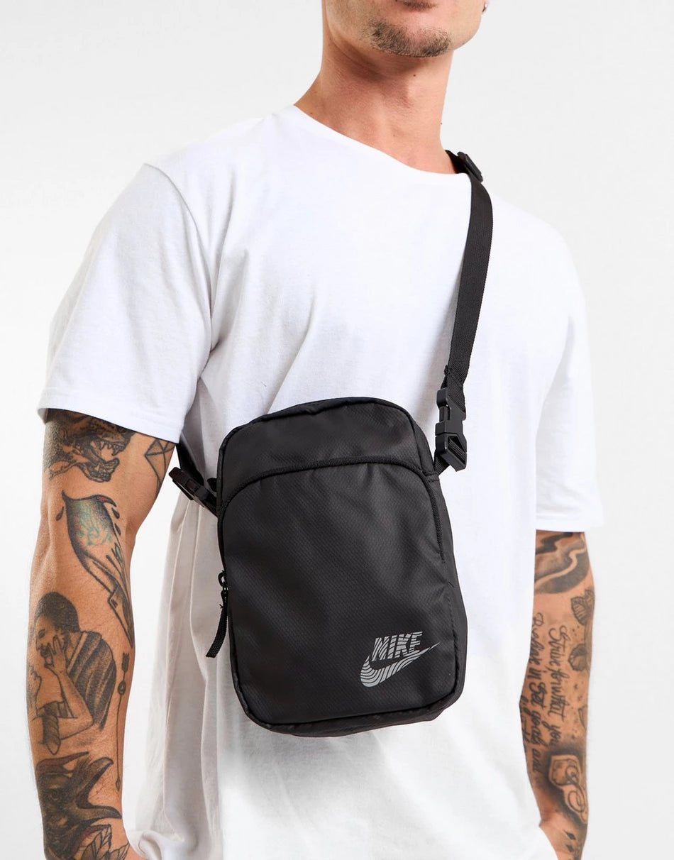 .Nike Heritage Crossbody Bag 4 Litres - GREYISH/BLACK - (HV8549-010) - F - L5
