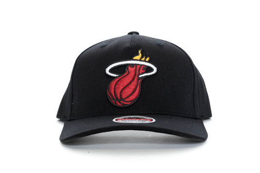 .MITCHELL & NESS CLASSIC RED STRETCH MIAMI HEAT SNAPBACK - BLACK/TEAM COLOUR - ( MHEBLCK ) - MNMH1