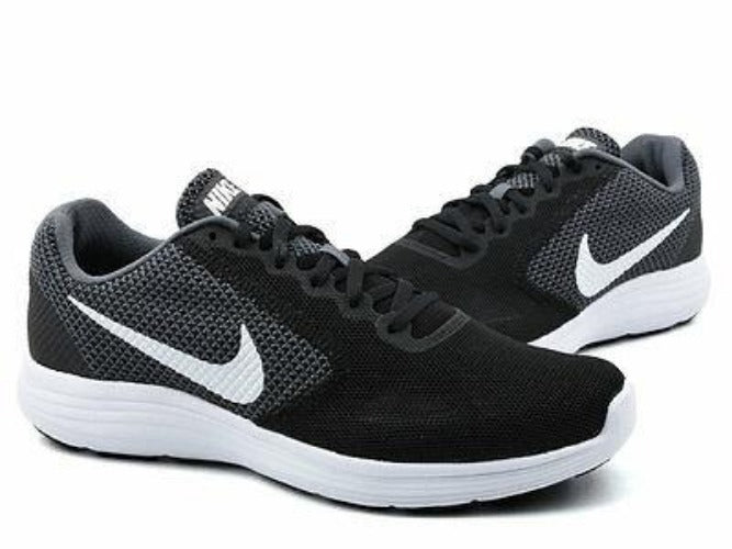 - Nike Revolution 3 Black/White - (819300-001) - W40 - R1L3