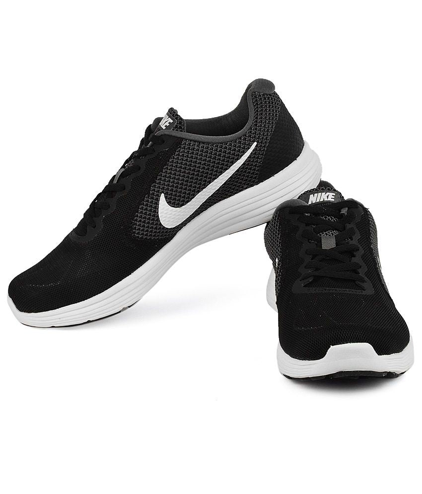 - Nike Revolution 3 Black/White - (819300-001) - W40 - R1L3