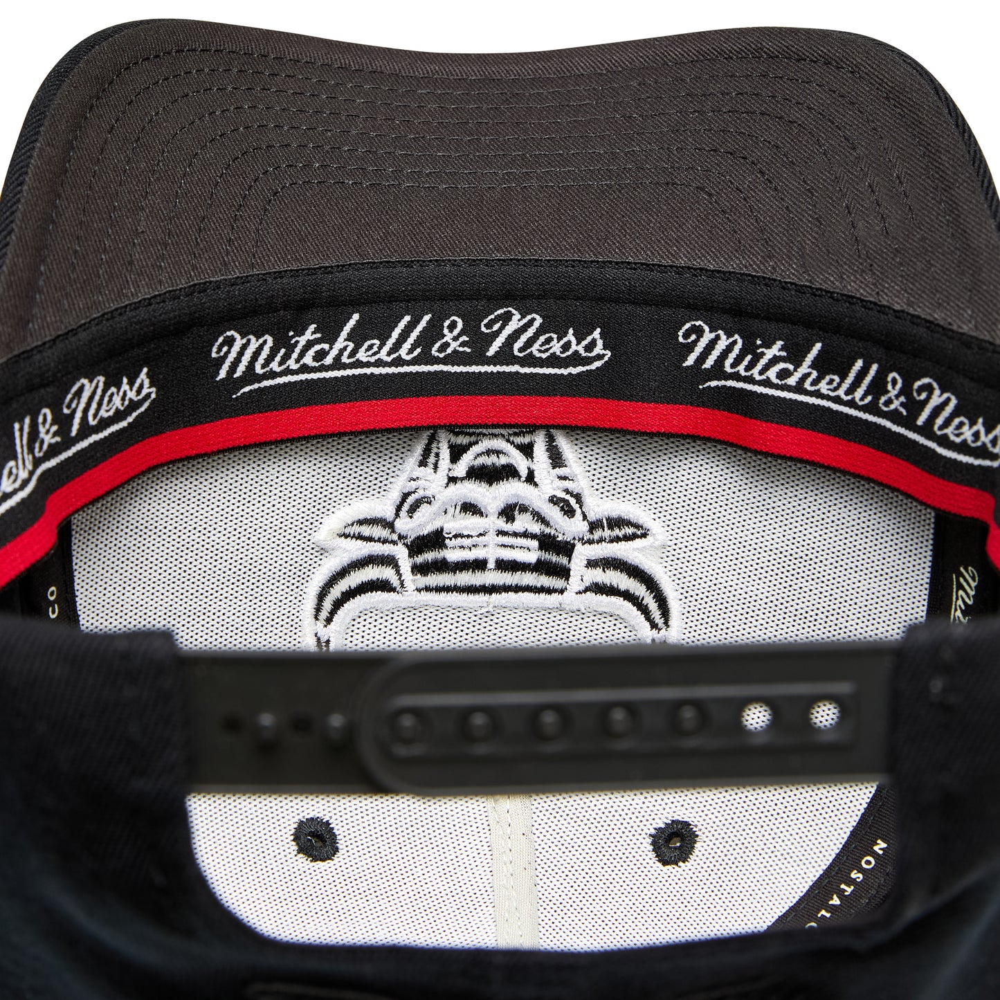 #Mitchell & Ness Chicago Bulls Classic Red Stretch Blk/Wht Line - F